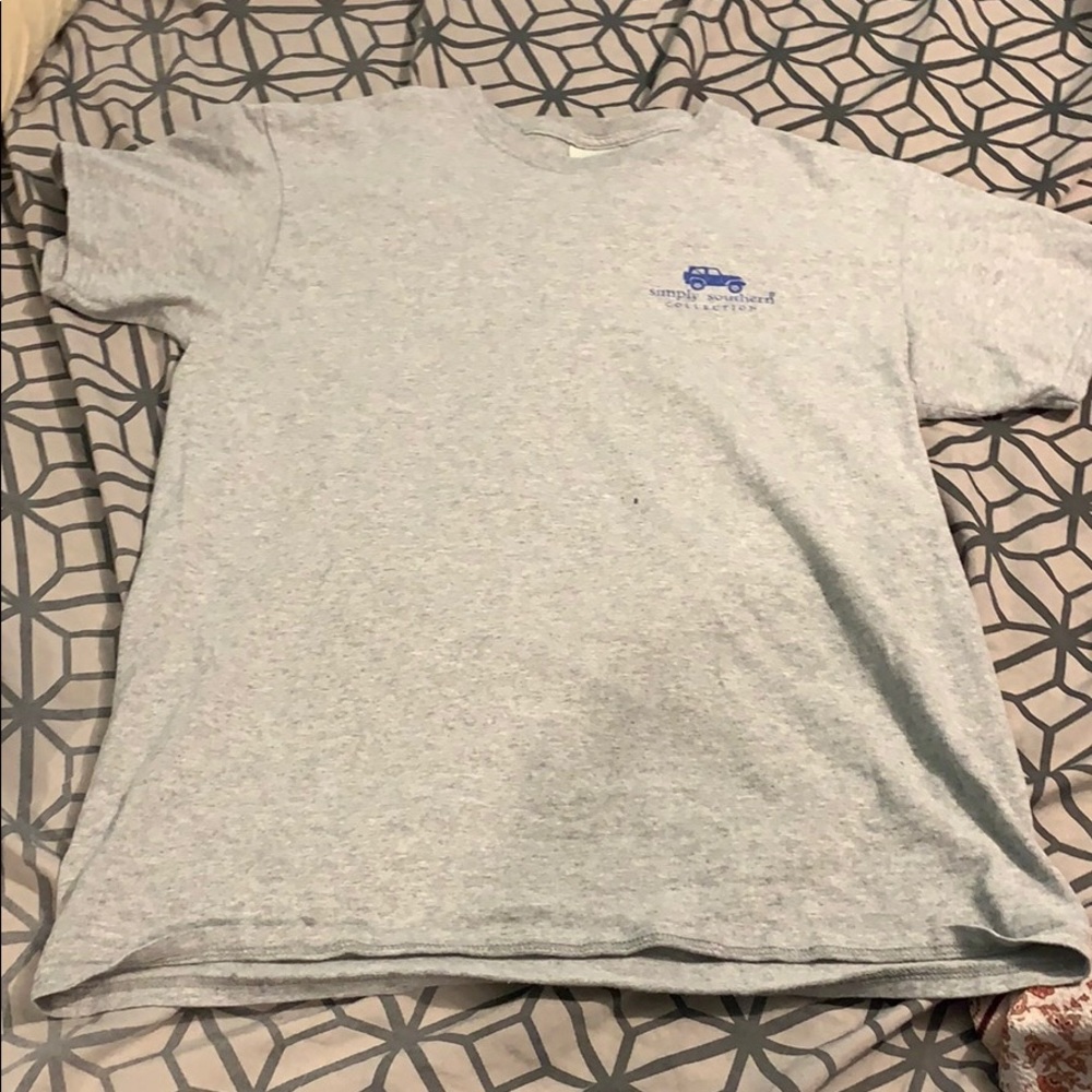 Very simple occasional shirt to wear outdoor